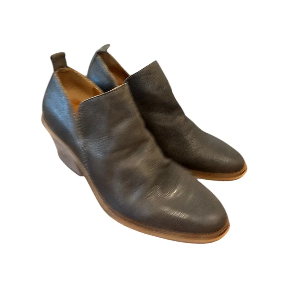 Lucky Brand Victorrey Ankle Booties Grey Leather Wedge‎ Heel Women Size 6M